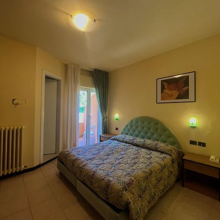 Hotel Ristorante Montenerone Apecchio Екстериор снимка