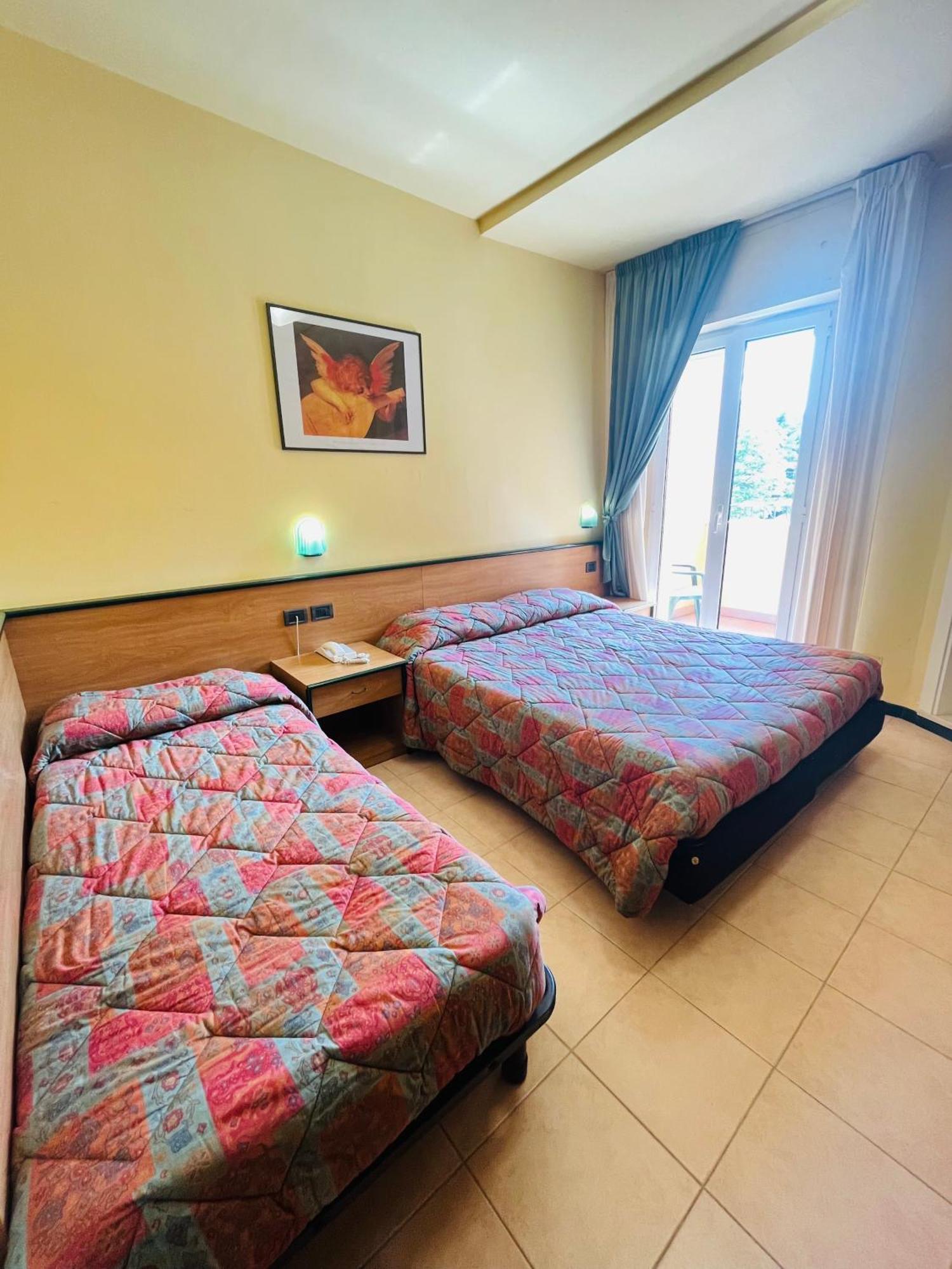 Hotel Ristorante Montenerone Apecchio Екстериор снимка