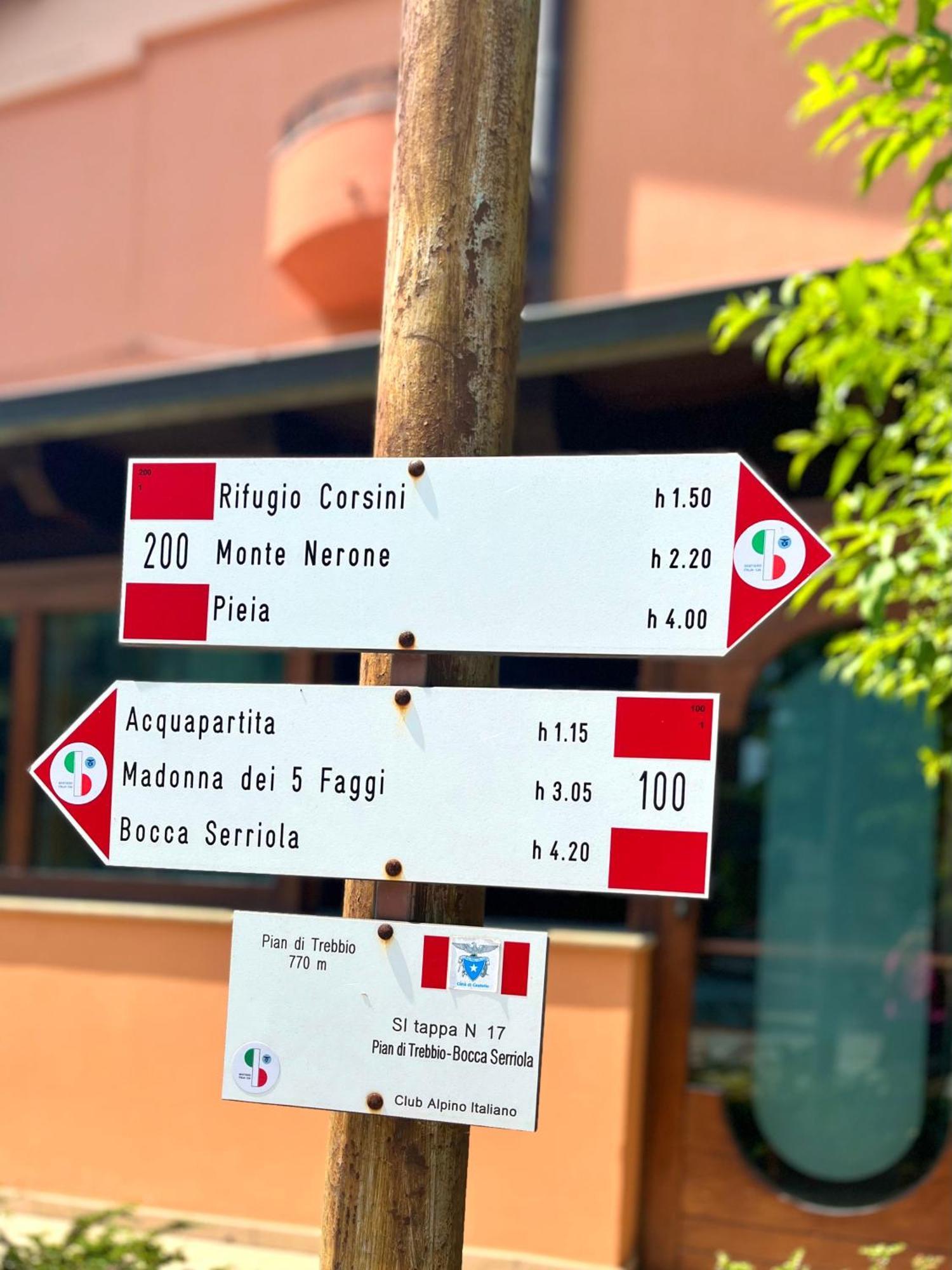 Hotel Ristorante Montenerone Apecchio Екстериор снимка