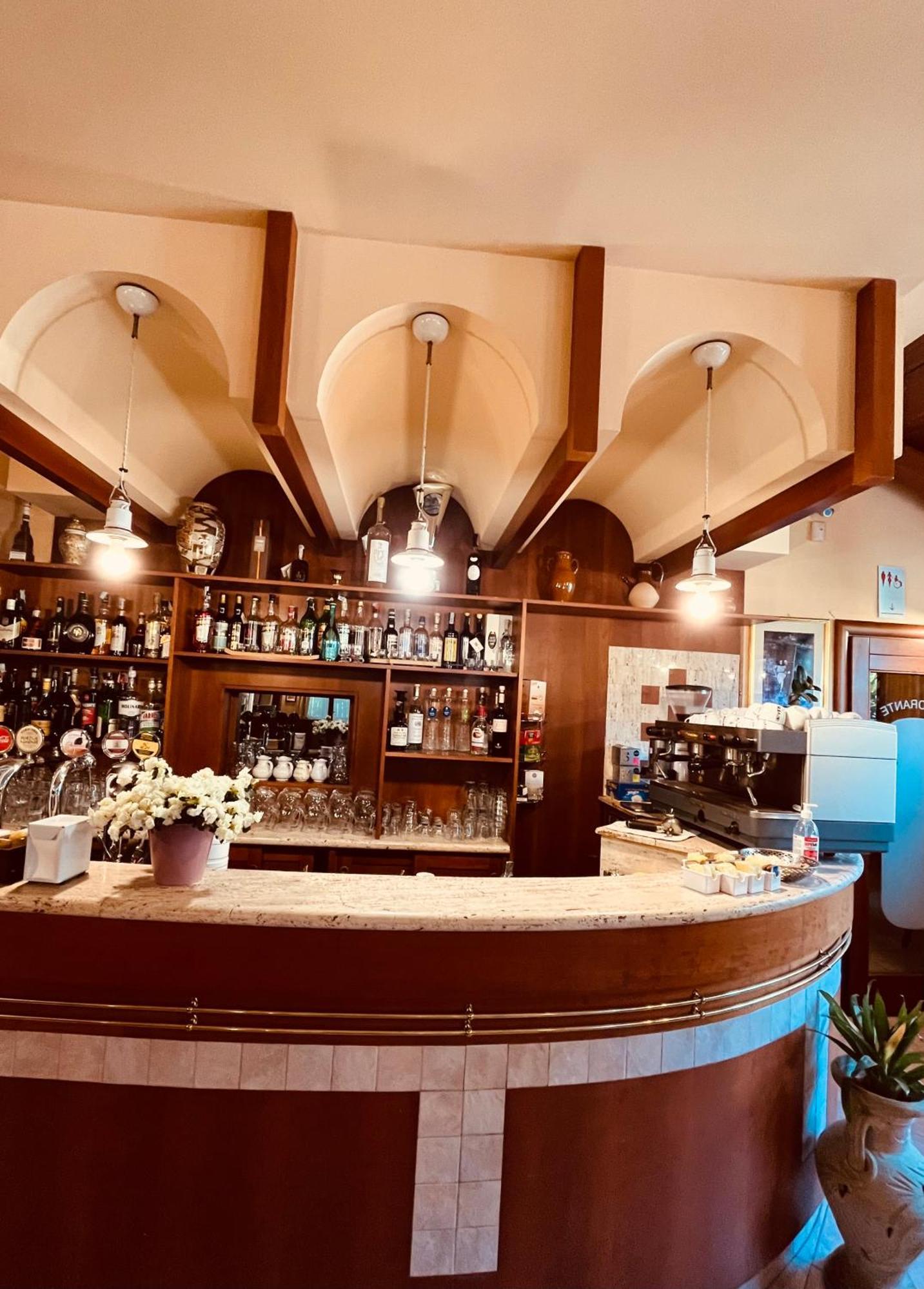 Hotel Ristorante Montenerone Apecchio Екстериор снимка