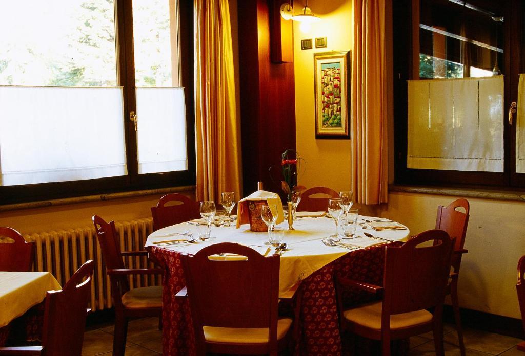 Hotel Ristorante Montenerone Apecchio Екстериор снимка