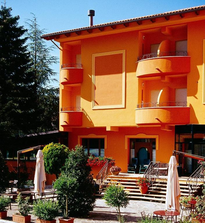 Hotel Ristorante Montenerone Apecchio Екстериор снимка